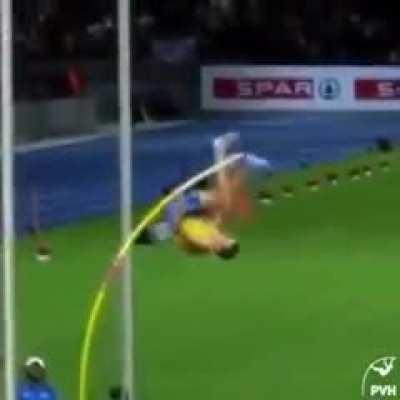 Armand Duplantis, 21 y.o pole vaulting champion. Damn that looks surreal.