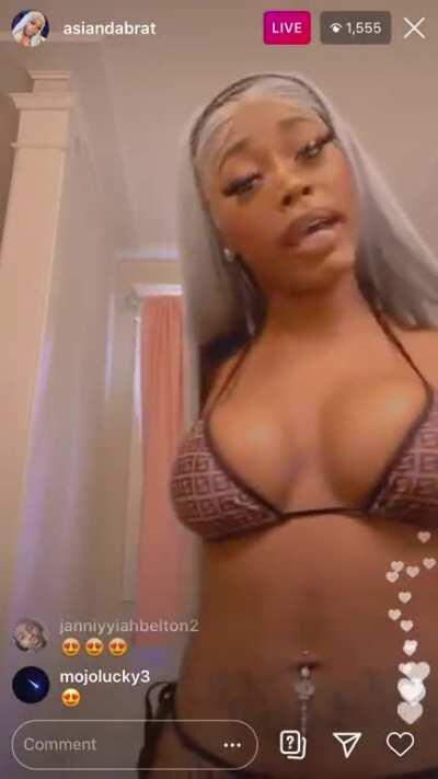 Throwing dat ass 👅😍🤯