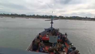[Myanmar] Burmese junta troops attempt an amphibious landing/counteroffensive against Arakan Army rebels in Rakhine State- May 2024