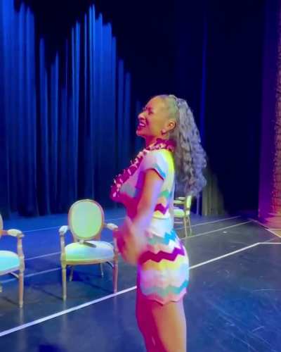 Nikki Blades Twerking