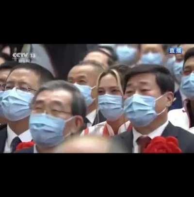 傻逼傻逼操你妈，你妈大逼人人插，左插插那么右插插，插的你妈逼开花，你妈大逼穴有血，操你妈了个逼濑嘢，你妈大逼串肉串，操你妈了个逼来犯，整形师来操你妈，你妈大逼人人插，插得你妈直开花，我来操你妈我来操你妈！