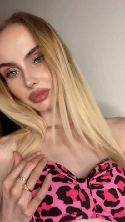 Tell me if you gonna play and cum with me