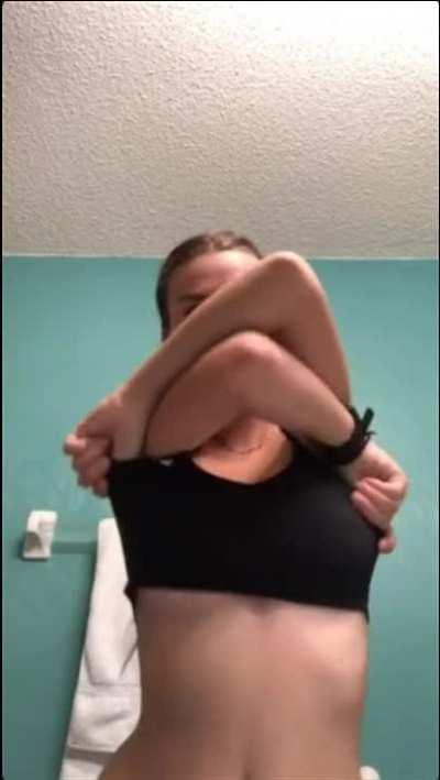 What a babe, check those tits fall out of that sports bra