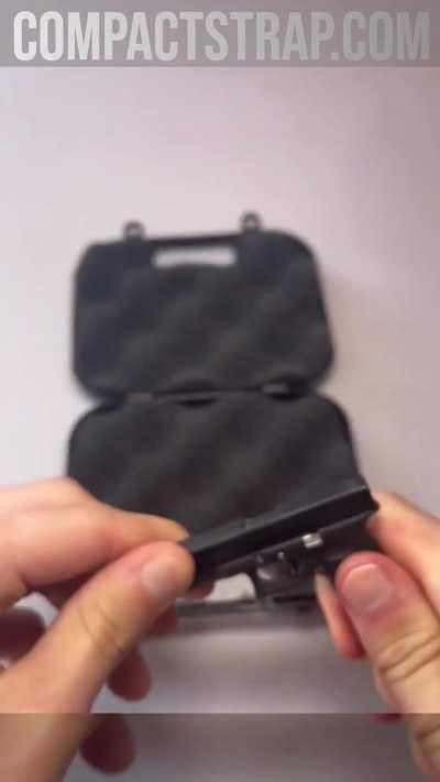 Mini pistol that can eject shells