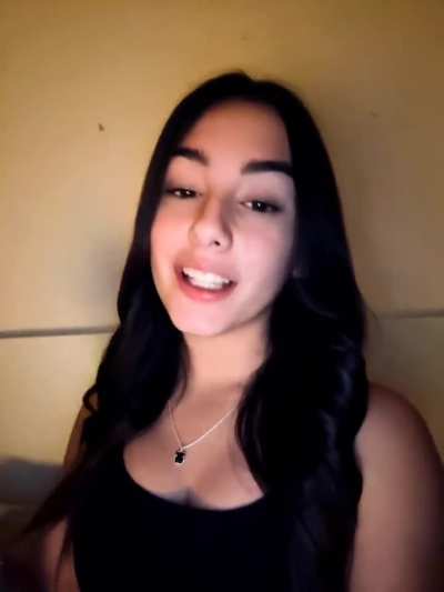 Ella es.: MARTINA, influencer. 2025.