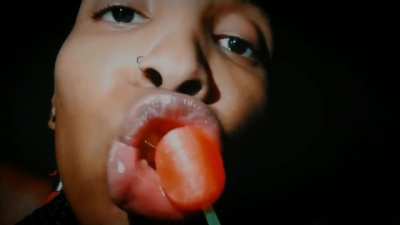 Amazing Lips around a lollipop 🤤