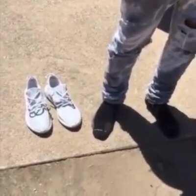 I've never seen this video, it made me laugh😂😂😂