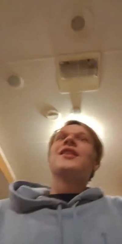 Holyy shittt. From Aug 21st, insane trip. Saw a fucking lobster in a curtain