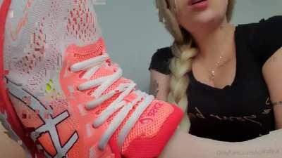 VIP User post, DM for folders