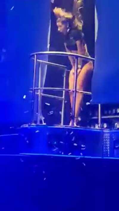 Reasons to go to public concerts, part 1.