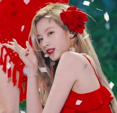 210613 - Stunning Sana