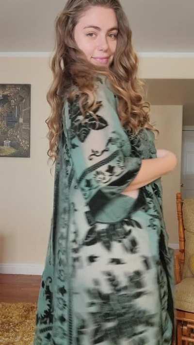 Behold my extremely real mom bod.