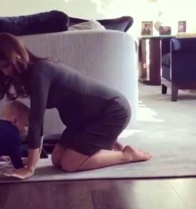 Fake pregnancy? Very sus ROMEO BELLY IN SLO-MO. Showed this FEB 2018 vid to some1 and we slowed it down to capture the super scrunch AT THE VERY END (2:06) that I HADN'T NOTICED BEFORE in full speed. Sharing cause in slo-mo, the belly seems to 