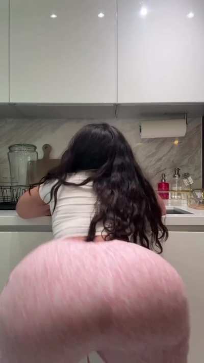 Shaking that big booty