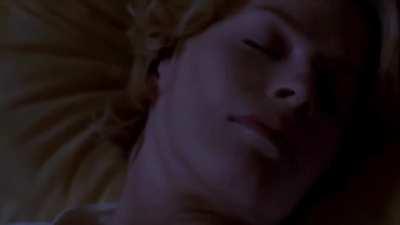 Hollow Man is the best movie that has Elisabeth Shue showing her belly, here's the best scenes.