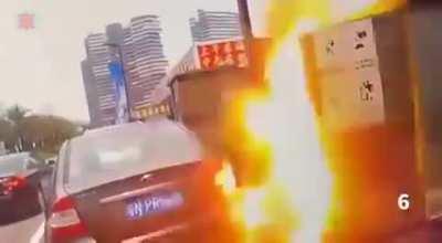 Zhongguonese Peeing on a Transformer