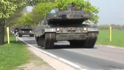 3000 blinking Leopards of Olaf Scholz