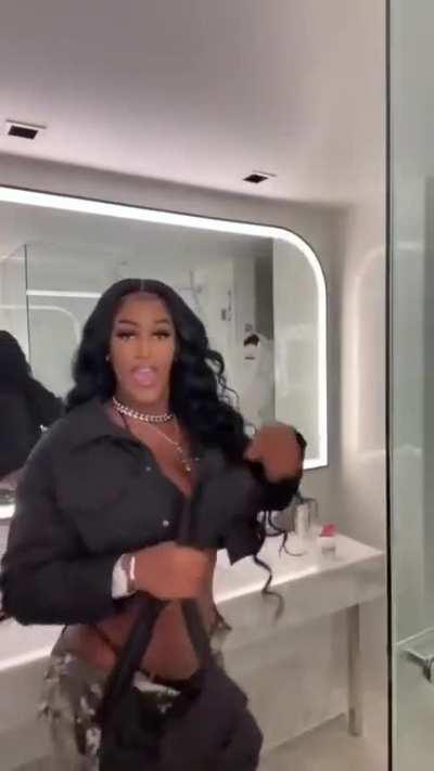 LifeAsNique tits 😍😍😍