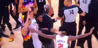 [Highlight] DeMarcus Cousins Shoves Devin Booker Near End of Game 2