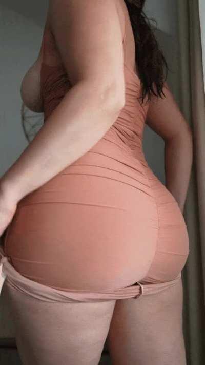 I never wear panties on dates 😈