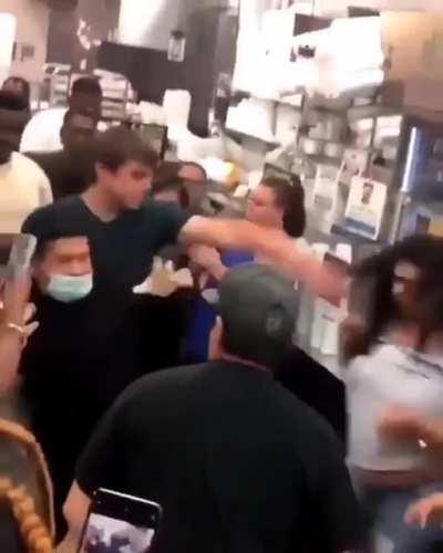 Se algm tiver o link do vídeo completo manda aí qro saber o contexto disso