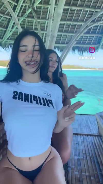 Sexy girls showing off 