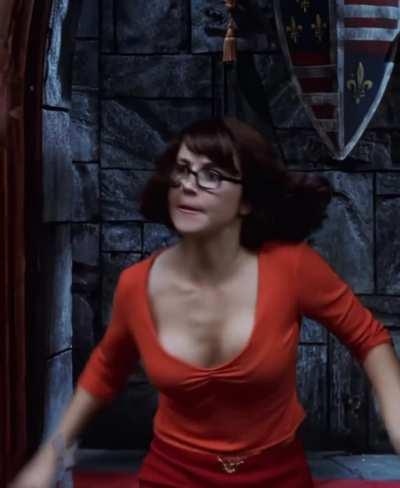 While the rest of the gang is off solving the mystery I'd be getting jinky with Velma! [Linda Cardellini]