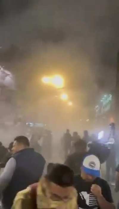 Los granaderos dispersaron a la gente frente a la casona de Xicotencátl 