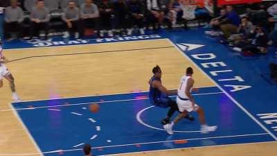 [Highlight] Obi Toppin no look assist in transition