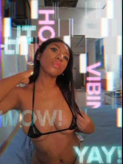 Hi babes! I bought this bikini few days ago, do u like how it fits me?