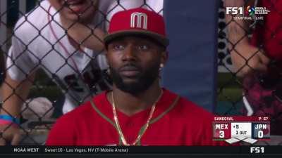 [Highlight] Randy Arozarena makes an amazing home run saving catch to rob Japan of their first run!