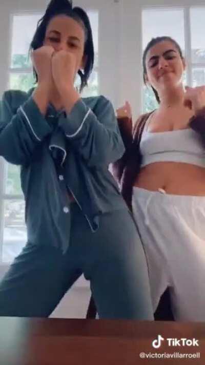 TikTok with Her sister