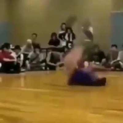 Meus casas, isso seria um Jojo breakdance reference ?