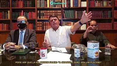 Bolsonaro em live no dia de hoje afirmou que pode ser que no futuro descubram que a cloroquina pode ser apenas um placebo no tratamento da Covid-19. Ele então complementa: ''Tudo bem, paciência, me desculpa, tchau. Pelo menos não matei ninguém''