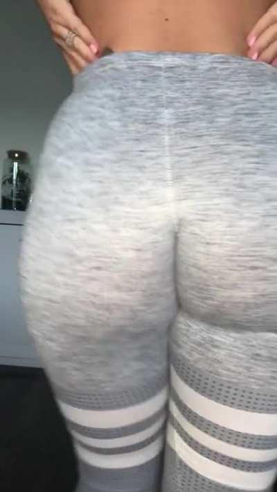 Just my jiggle ass to make you smile 🥰