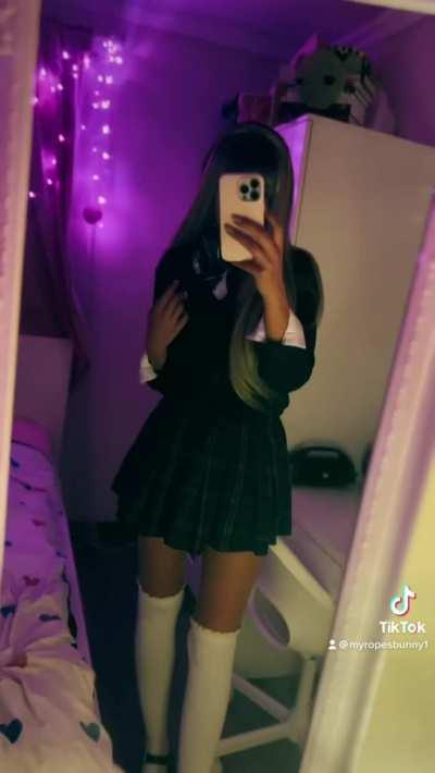 Mummy don’t know daddy’s getting hot At the body shop Doing something unholy 🤫🤫