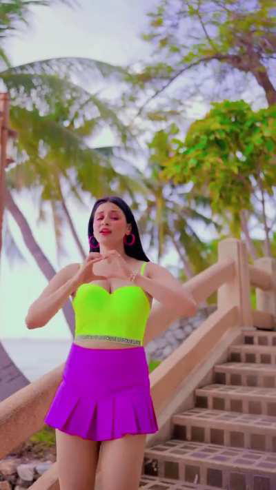 Mannara Chopra [new]