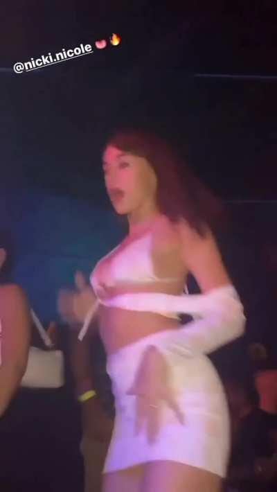Nicki Nicole perreando🍑🔥 Se viene su compilado