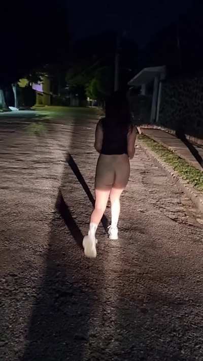 Completing a nudewalk dare