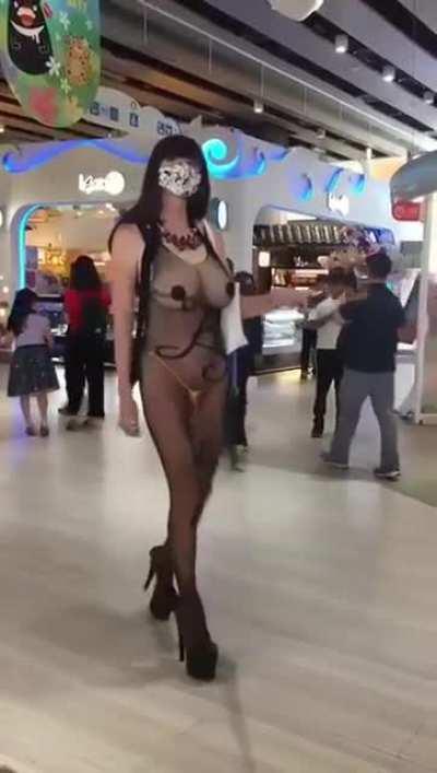 okay, whose modded Skyrim character is this?