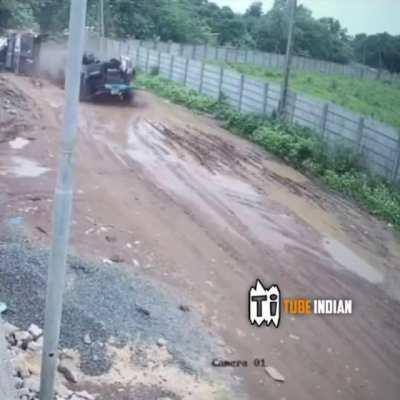 The driver's like, on a peaceful Sunday morning I split a truck and walked off