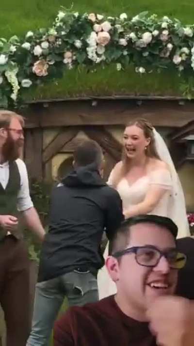 Es tu boda y te gusta El Señor de los Anillos y pasa esto