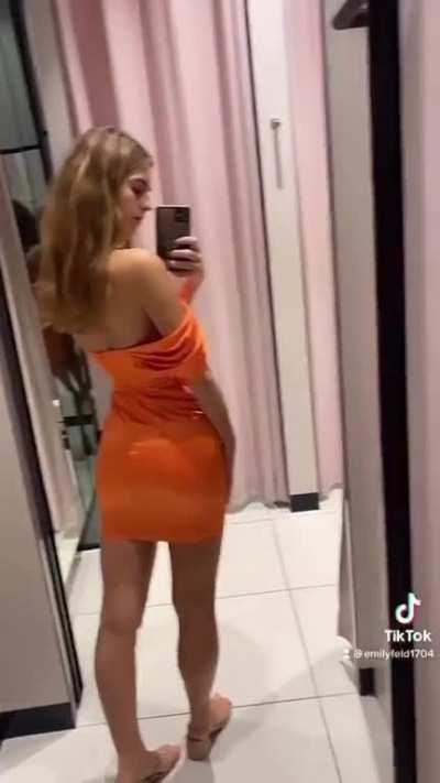 Many fap-worthy stills to be found in this clip