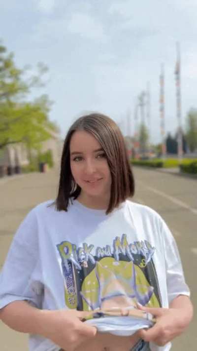 I like to show my boobs in the street and all the people look at me (reveal)