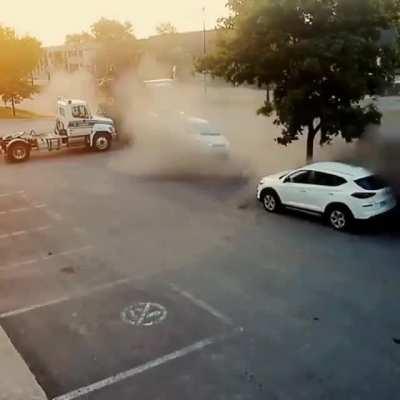 WCGW making a blind right turn through three lanes with ongoing traffic?