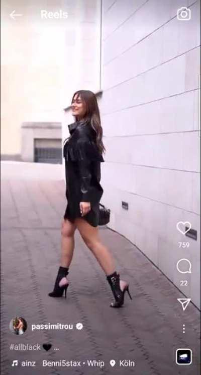 Geile Füße hat die in diesen Schuhen