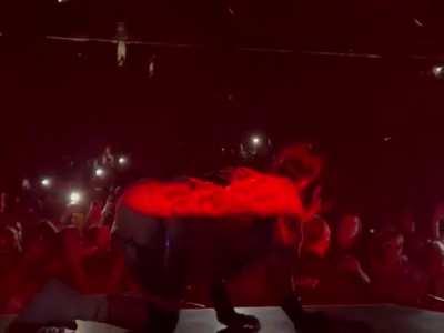 Does Billie also sing or does she mostly dance on stage? I got tickets for her show in Switzerland and have mostly seen clips of her doing these 