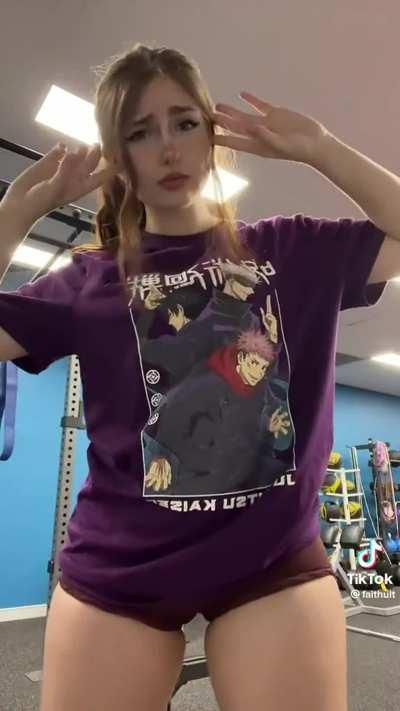 nobody at the gym knows shes addicted to anal 🤭