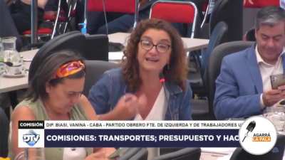 La Diputada de izquierda Vanina Biasi le pide al gobierno que devalúe el peso para promover el turismo.