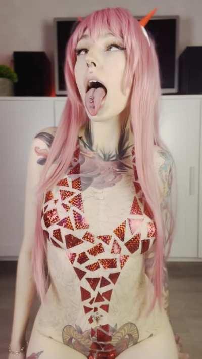 Sexy Zero Two does ahegao